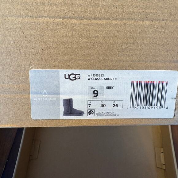 Ugg Classic II Short Boots 9 Gray NWT NEW Booties Shearling Fur Suede - Picture 7 of 13